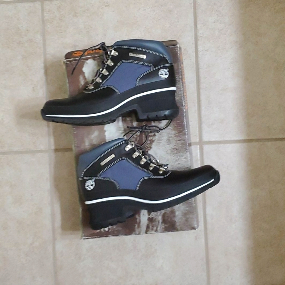 Timberland Shoes - Picture 5 of 16